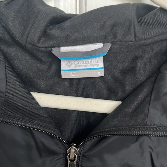 Columbia Wind Breaker - Picture 2 of 5